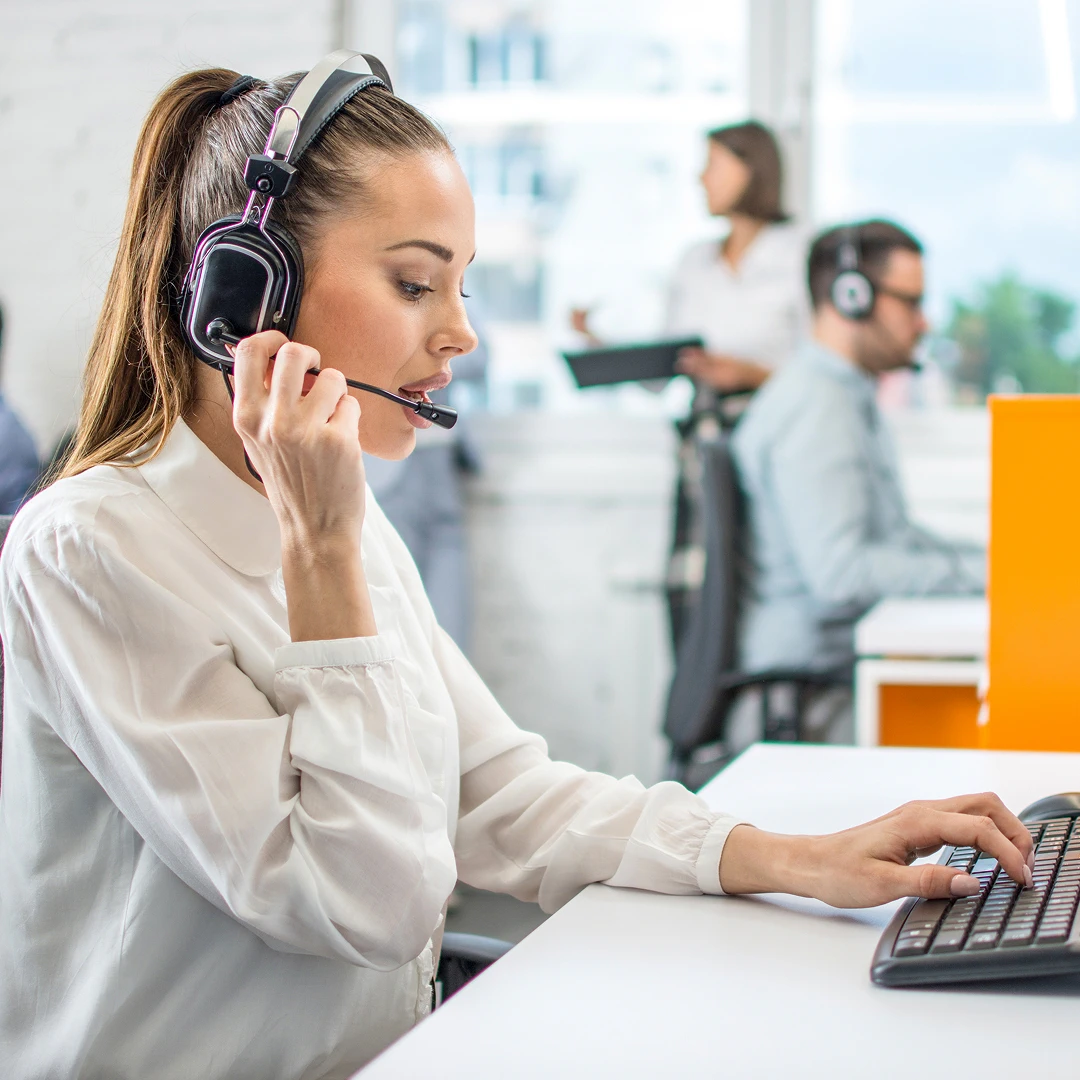 Professional call center agent providing customer support